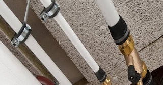 Замена труб водоснабжения в квартире: цена от 2067 руб. - СантехДомКрф